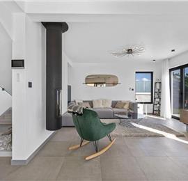 4-Bedroom Villa with heated pool and sea view, near Podstrana, sleeps 8